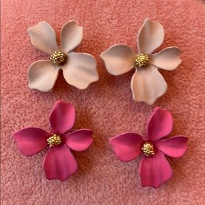 Set of two floral earrings